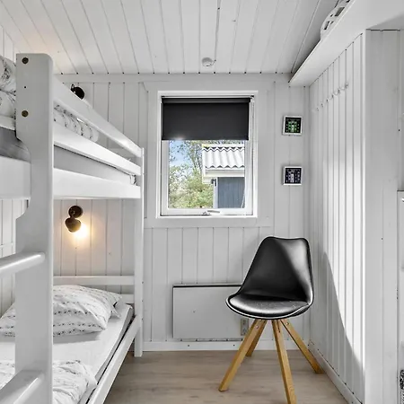 Vakantiehuis Beautiful Home In Jerup With Wifi *